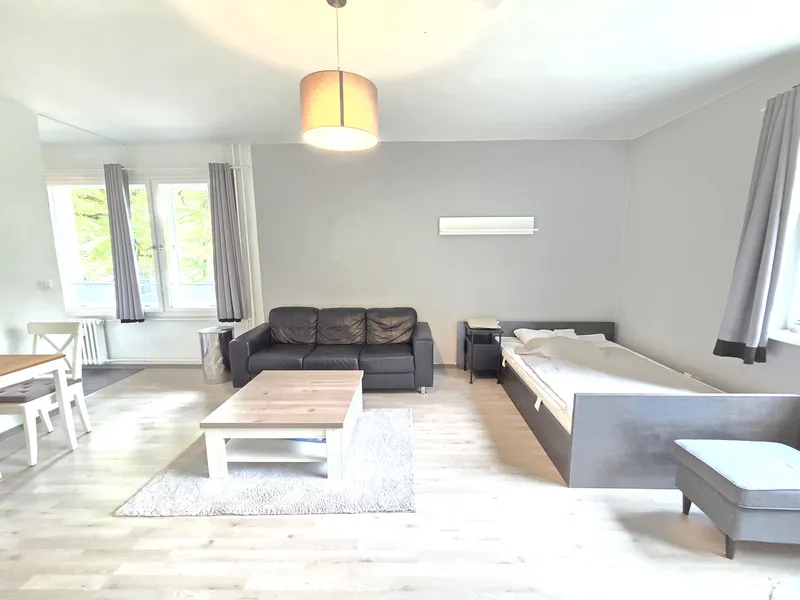 Sanierte 1-Zimmer-Wohnung mit Westbalkon -- ruhig, sonnig, perfekt angebunden — photo 1